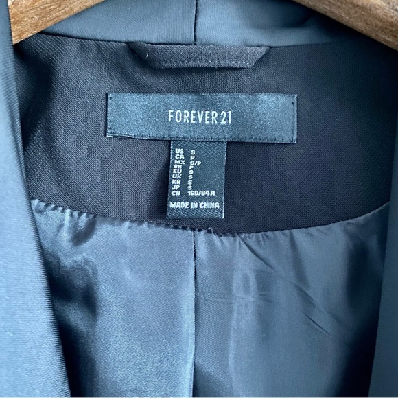 Forever 21 Black Blazer with Satin Trim Size Small - Picture 2 of 4